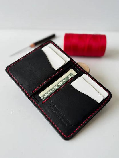 بزطام رجالي جلد طبيعي – ستايل كلاسيك بخياطة حمراء