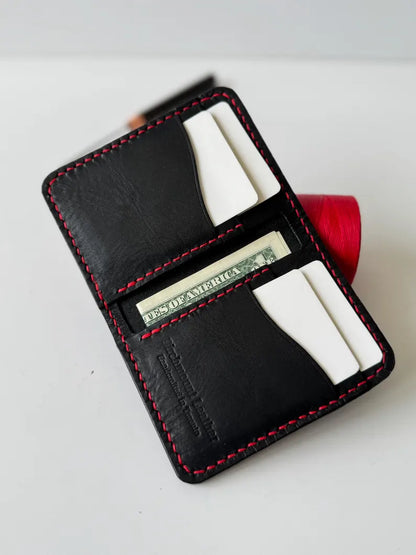 بزطام رجالي جلد طبيعي – ستايل كلاسيك بخياطة حمراء